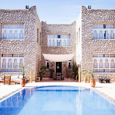 La Maison Des Ailleurs Есувейра Екстериор снимка
