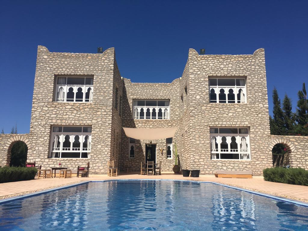 La Maison Des Ailleurs Есувейра Екстериор снимка
