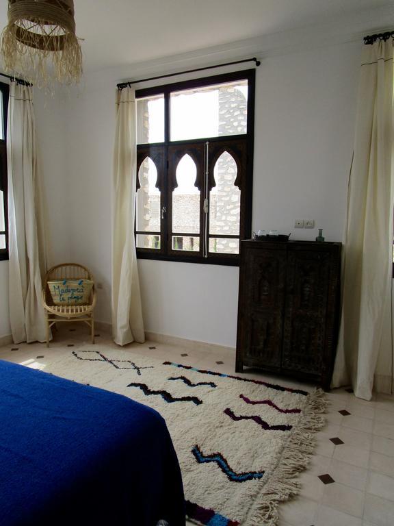 La Maison Des Ailleurs Есувейра Екстериор снимка